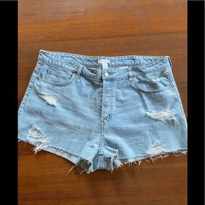 H&M 5 pocket Distressed Light Wash Denim Shorts